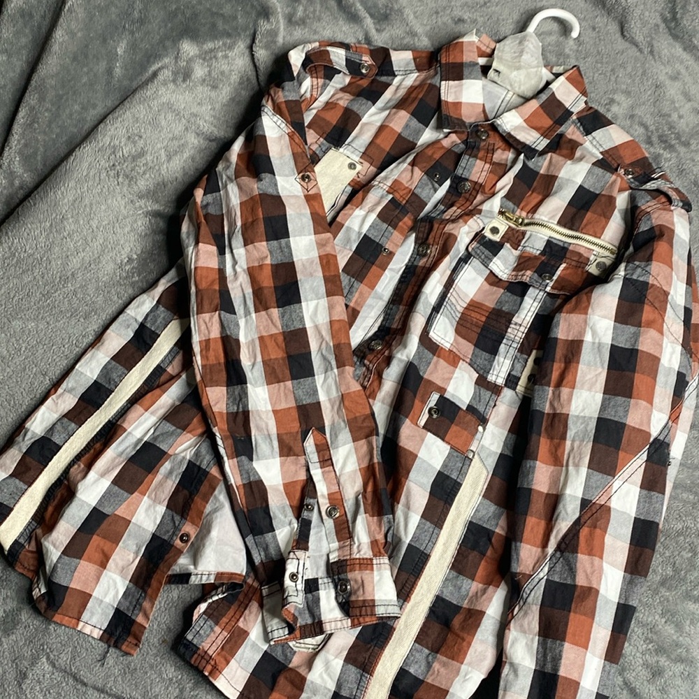 Very stylish button up shirt